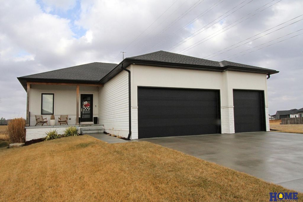 6347 Verano Drive, Lincoln, NE 68523