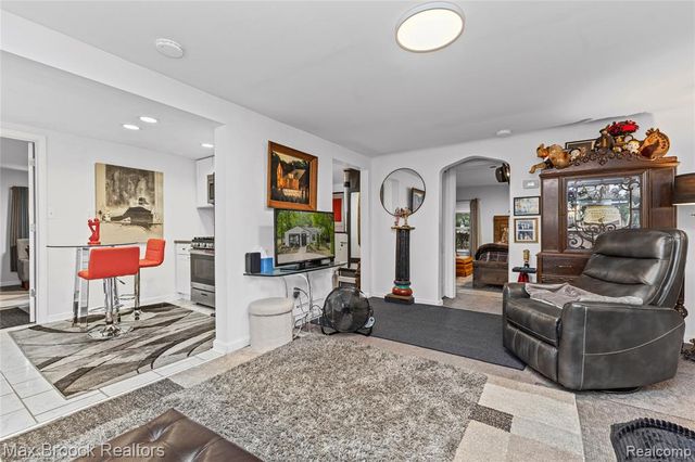 21485 Indian Street, Southfield, MI 48033