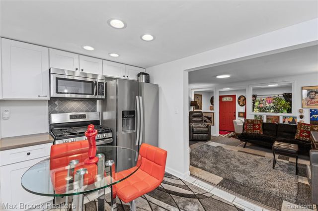 21485 Indian Street, Southfield, MI 48033