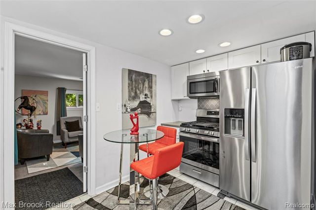 21485 Indian Street, Southfield, MI 48033
