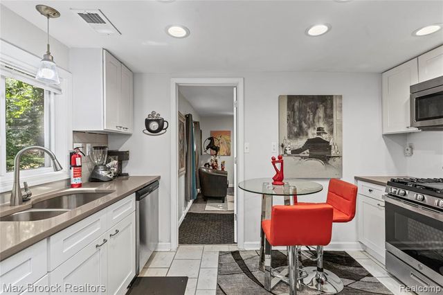 21485 Indian Street, Southfield, MI 48033