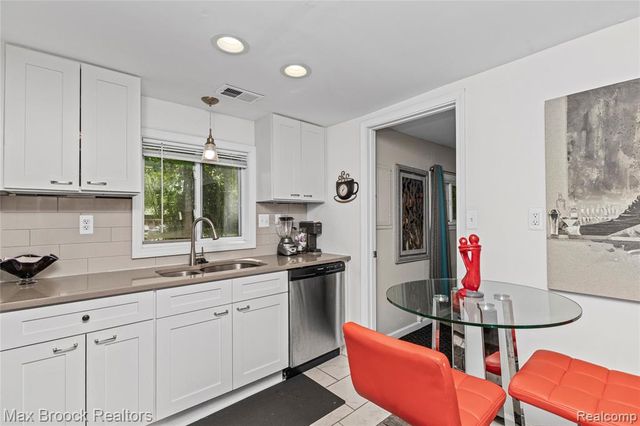 21485 Indian Street, Southfield, MI 48033