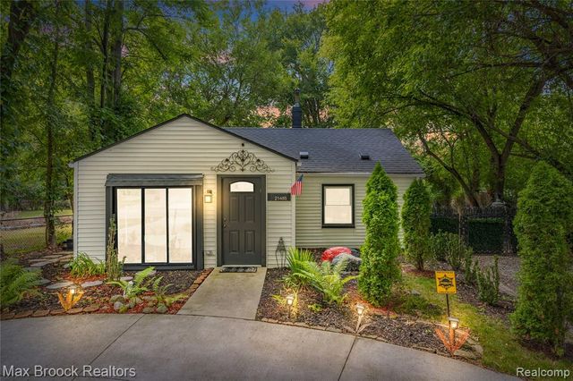 21485 Indian Street, Southfield, MI 48033