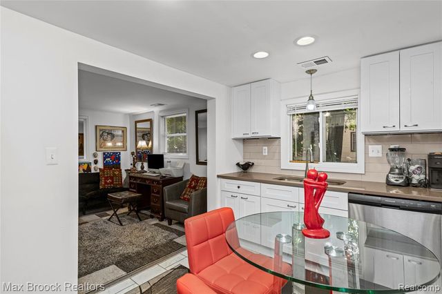 21485 Indian Street, Southfield, MI 48033