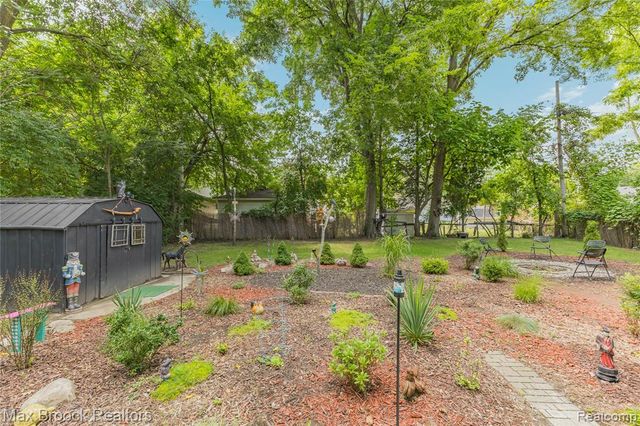 21485 Indian Street, Southfield, MI 48033