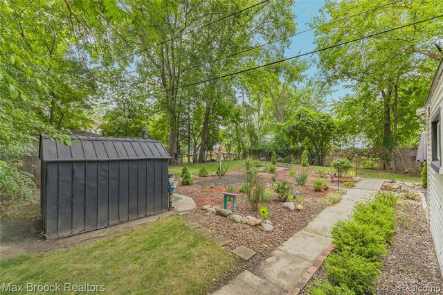 21485 Indian Street, Southfield, MI 48033