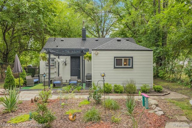 21485 Indian Street, Southfield, MI 48033