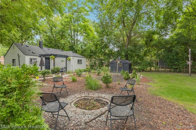 21485 Indian Street, Southfield, MI 48033