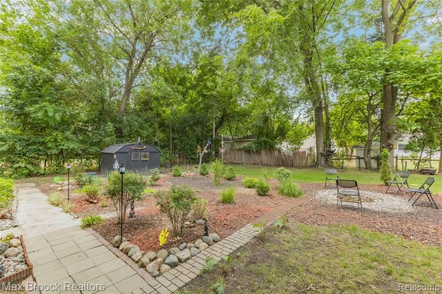 21485 Indian Street, Southfield, MI 48033