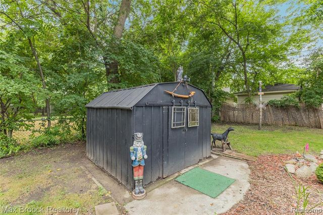 21485 Indian Street, Southfield, MI 48033