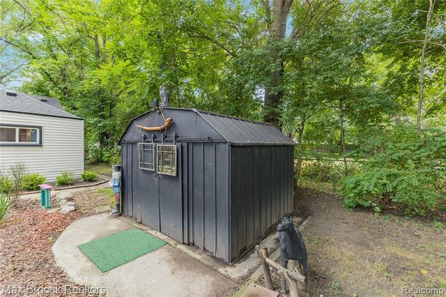 21485 Indian Street, Southfield, MI 48033