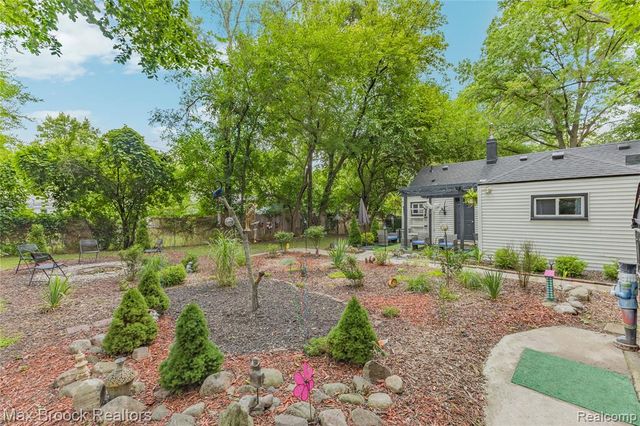 21485 Indian Street, Southfield, MI 48033