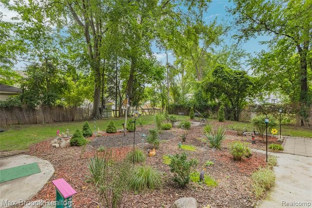 21485 Indian Street, Southfield, MI 48033