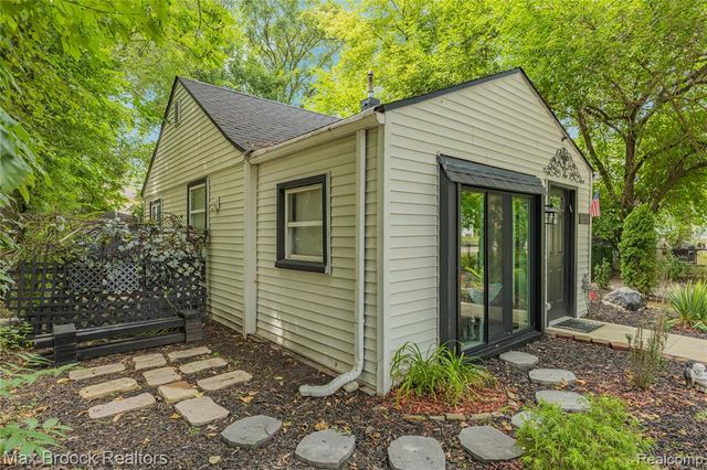 21485 Indian Street, Southfield, MI 48033