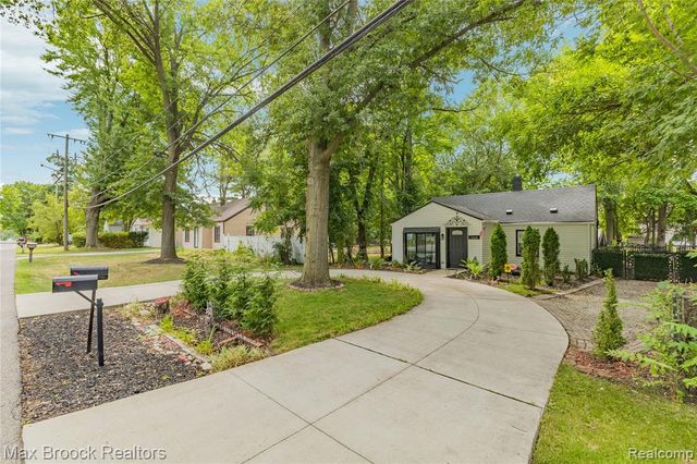 21485 Indian Street, Southfield, MI 48033