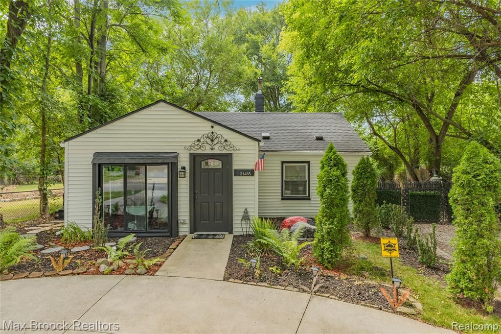 21485 Indian Street, Southfield, MI 48033