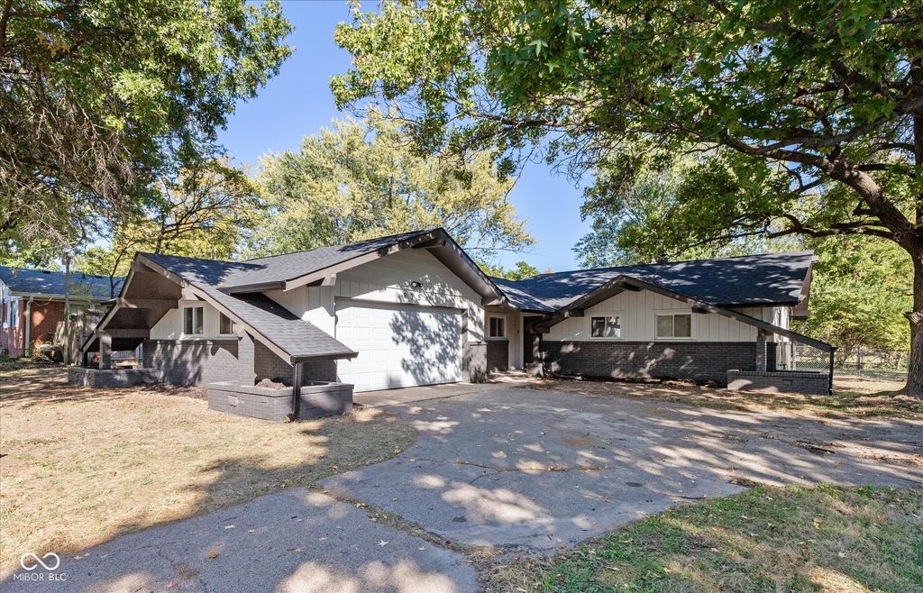 975 Burbank Road, Indianapolis, IN 46219