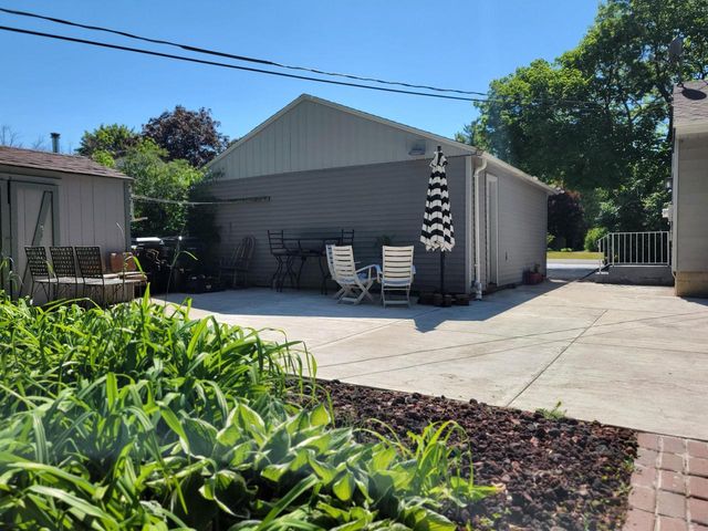 8982 S 79th STREET, Franklin, WI 53132