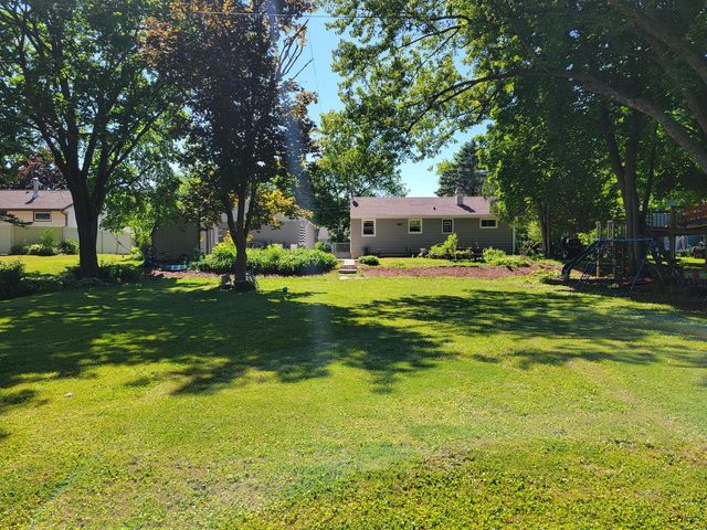 8982 S 79th STREET, Franklin, WI 53132