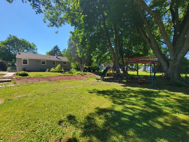 8982 S 79th STREET, Franklin, WI 53132