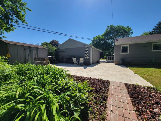 8982 S 79th STREET, Franklin, WI 53132