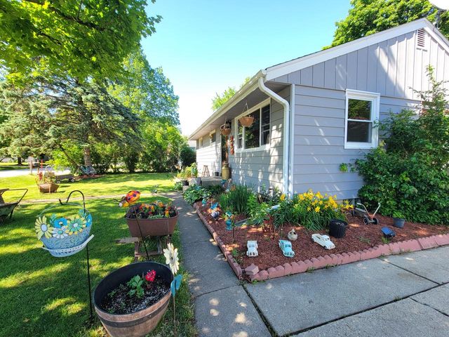 8982 S 79th STREET, Franklin, WI 53132