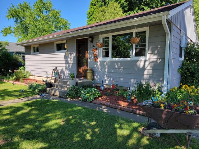 8982 S 79th STREET, Franklin, WI 53132