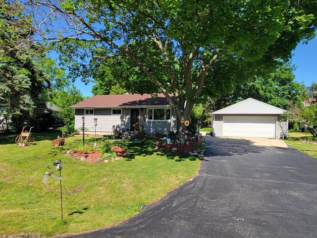 8982 S 79th STREET, Franklin, WI 53132