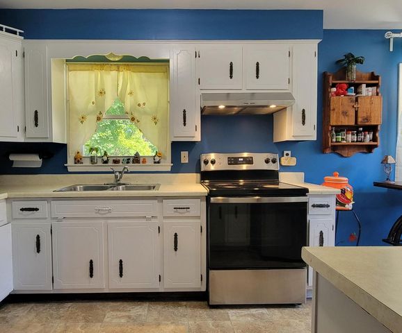 8982 S 79th STREET, Franklin, WI 53132