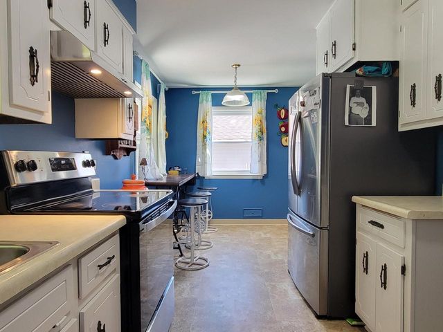 8982 S 79th STREET, Franklin, WI 53132