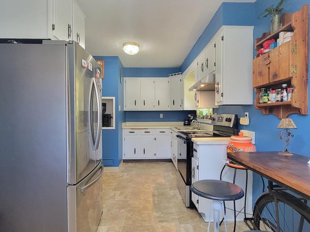8982 S 79th STREET, Franklin, WI 53132