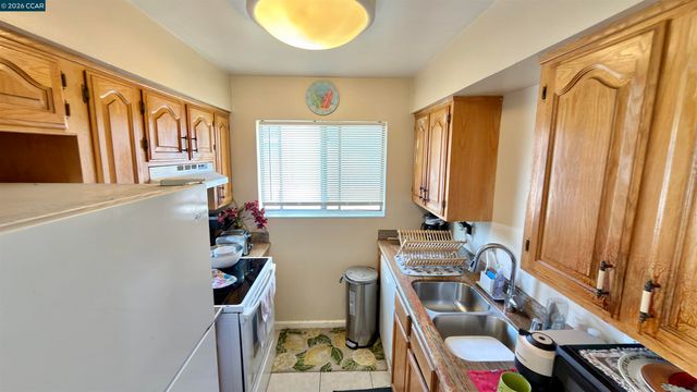 1360 Del Rio Ct 4, Concord, CA 94518