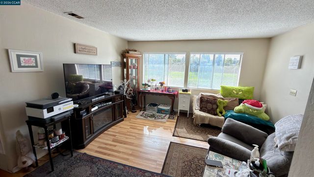 1360 Del Rio Ct 4, Concord, CA 94518