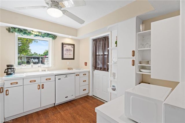 854 Pangola DR, North Fort Myers, FL 33903