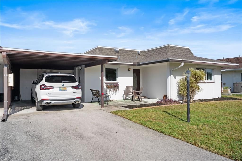 854 Pangola DR, North Fort Myers, FL 33903