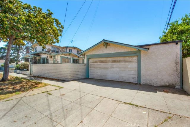 4301 Arlington Ave., Los Angeles, CA 90008