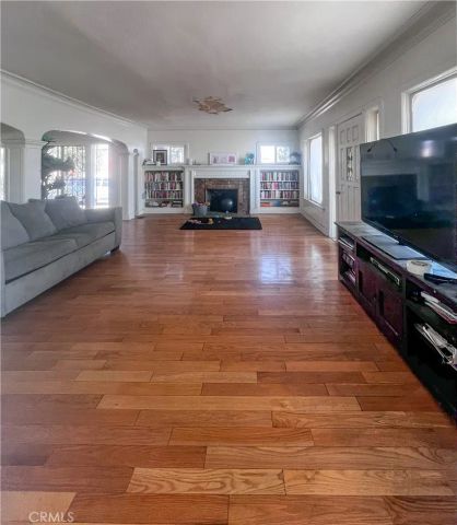4301 Arlington Ave., Los Angeles, CA 90008