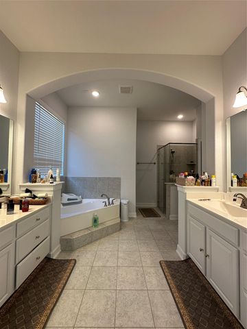 650 Wild Pecan LOOP, Buda, TX 78610