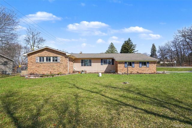 12519 Jennings Road, Fenton Charter Township, MI 48451