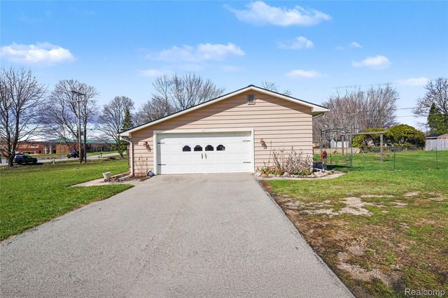 12519 Jennings Road, Fenton Charter Township, MI 48451