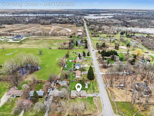 12519 Jennings Road, Fenton Charter Township, MI 48451