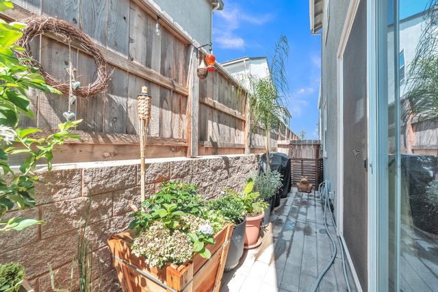 3192 Sunny Gate Ln, Folsom, CA 95630