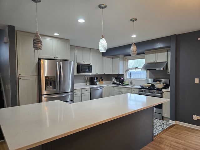 1469 William Clifford Lane, Elk Grove Village, IL 60007