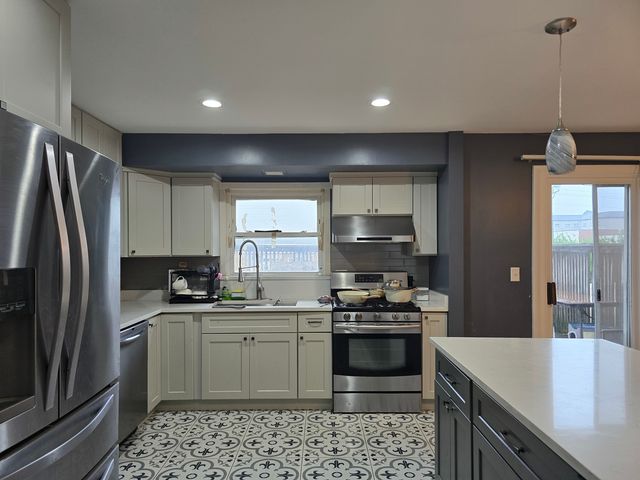 1469 William Clifford Lane, Elk Grove Village, IL 60007