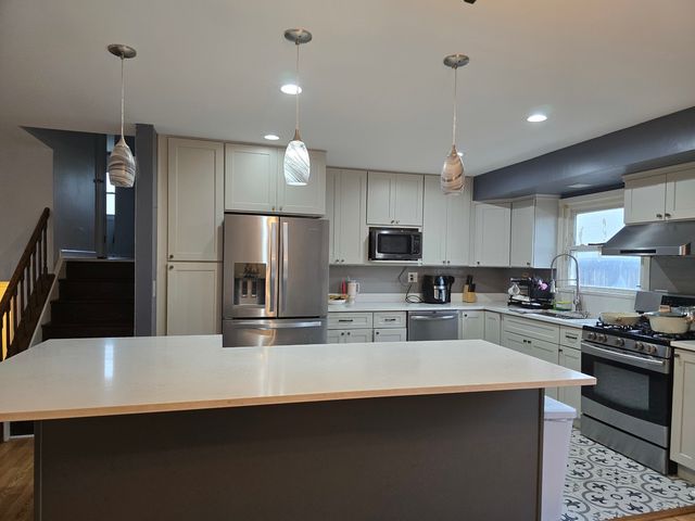 1469 William Clifford Lane, Elk Grove Village, IL 60007