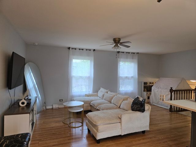 1469 William Clifford Lane, Elk Grove Village, IL 60007