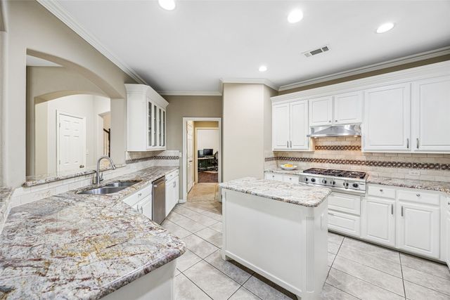 416 Bronco Circle, Shady Shores, TX 76208