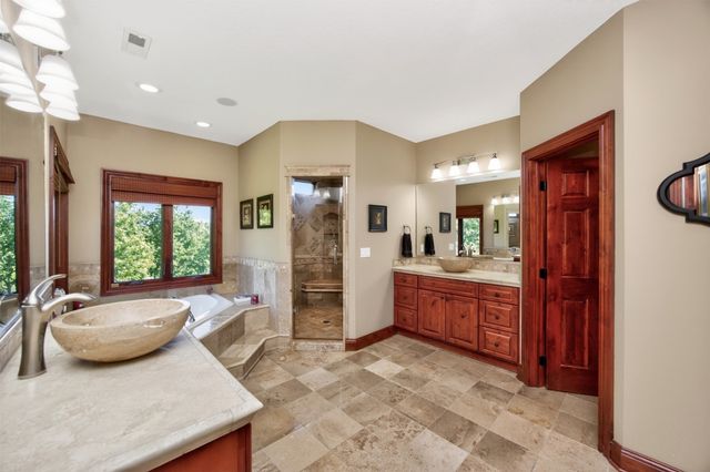 4062 NW 171st Court, Clive, IA 50325