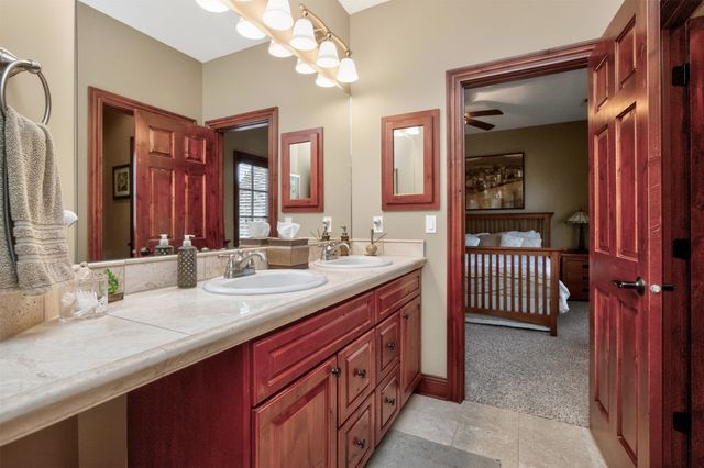4062 NW 171st Court, Clive, IA 50325