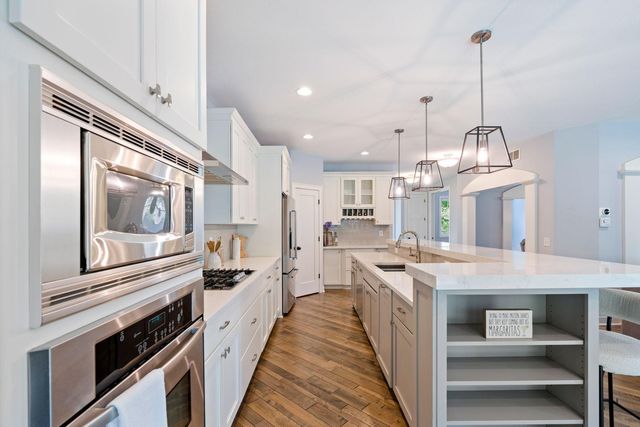 15622 Michele Lane, Eden Prairie, MN 55346